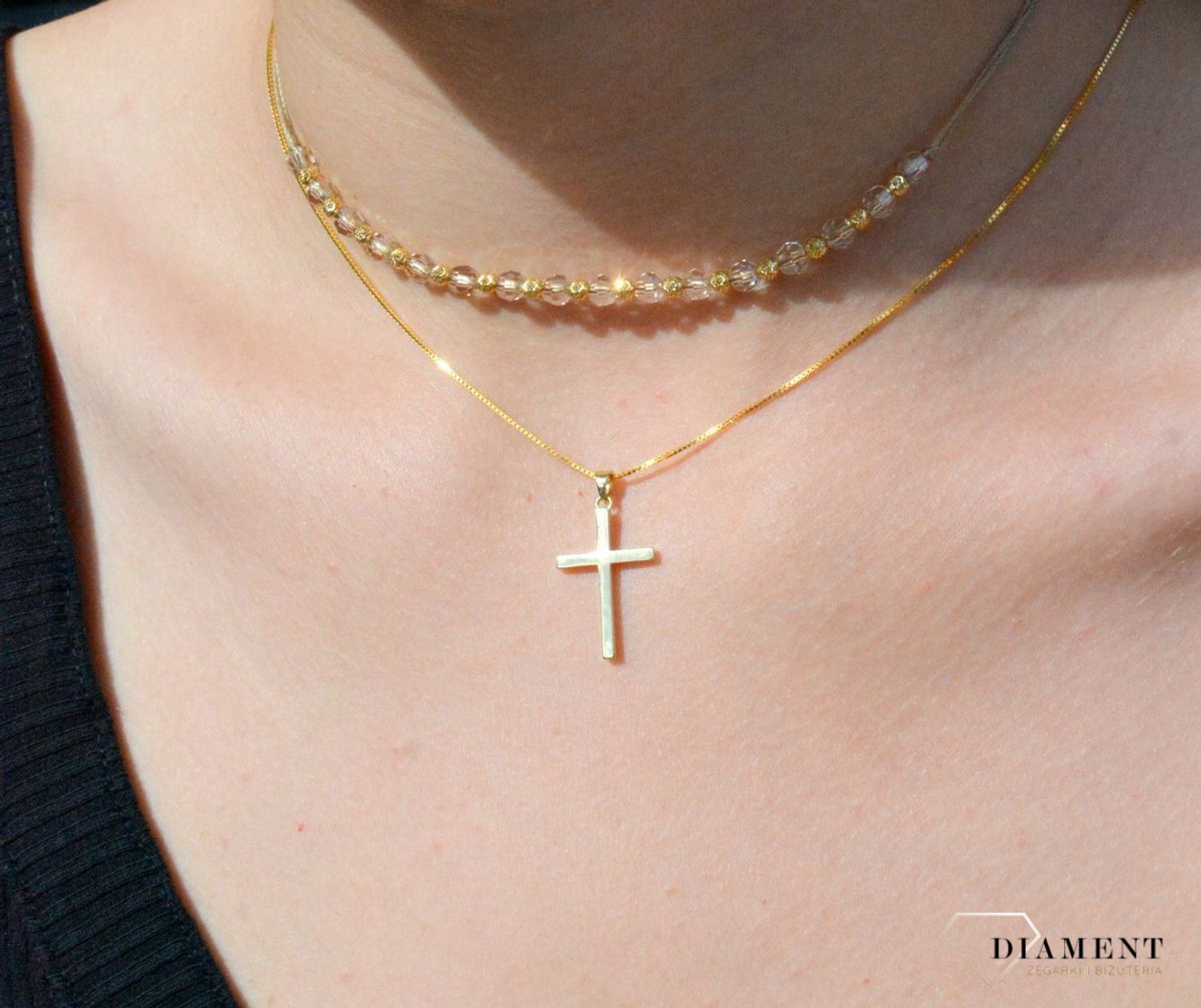 Piękna zawieszka krzyżyk wykonana z żółtego złota, wysokiej próby 333. Powierzchnia krzyża jest gładka, co daje bardzo ładny, ciekawy efekt. Krzyżyk ze złota (1).JPG